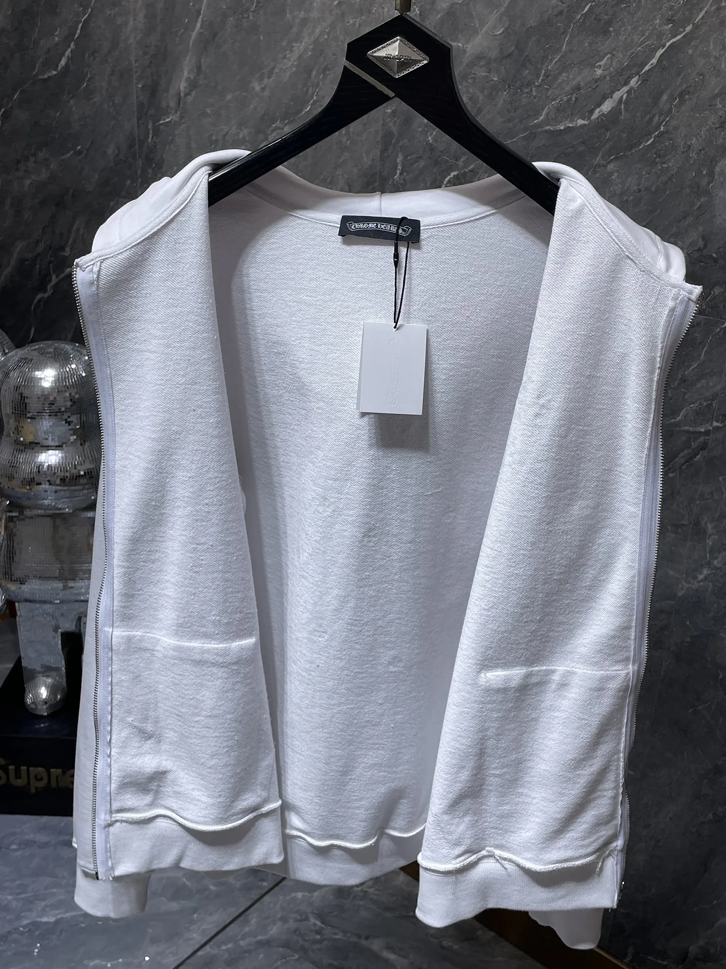 P276 Chrome Hearts Autumn and Winter 2025 Counter Synchronization Chrome Hot Diamond Cross Handmade Willow Sweatshirt Imported Diamond➕Handmade Willow Improved Customized Version 1:1 High Weight High Quality Fabric Recommended Color: Black White Code Number: S, M, L, XL